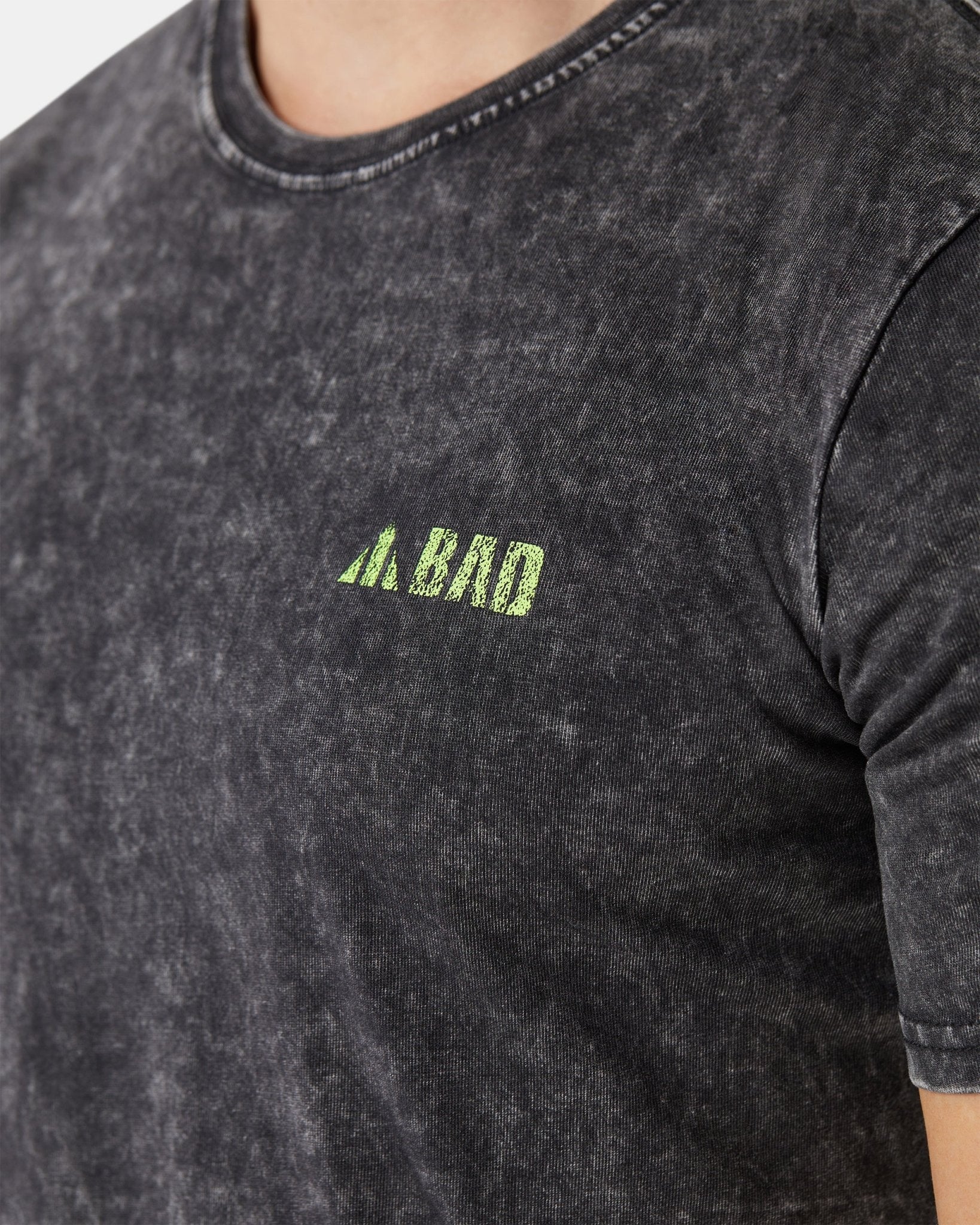 BAD TRADEMARK™ ACID WASH S/S T-SHIRT - Image 22